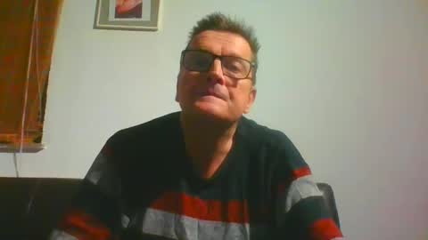 ulmeni4 online show from January 3, 2025, 6:46 pm