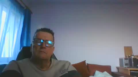 ulmeni4 online show from January 15, 2025, 2:56 pm