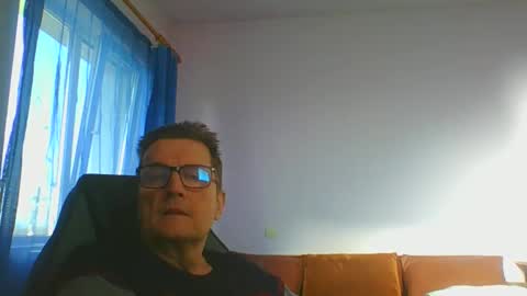 ulmeni4 online show from March 4, 2025, 2:10 pm