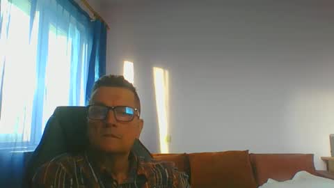 ulmeni4 online show from March 12, 2025, 3:18 pm