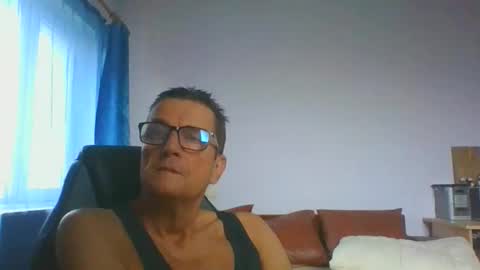 ulmeni4 online show from October 16, 2025, 6:03 am