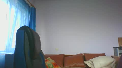 ulmeni4 online show from October 18, 2025, 7:53 am