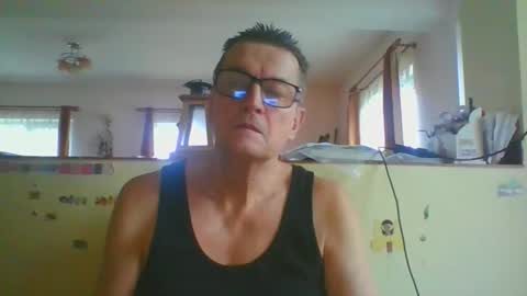 Snapshot of ulmeni4 chatting on February 1, 2026, 7:18 am ulmeni4 online show from February 1, 2026, 7:18 am