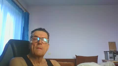 Snapshot of ulmeni4 chatting on February 3, 2026, 7:24 am ulmeni4 online show from February 3, 2026, 7:24 am