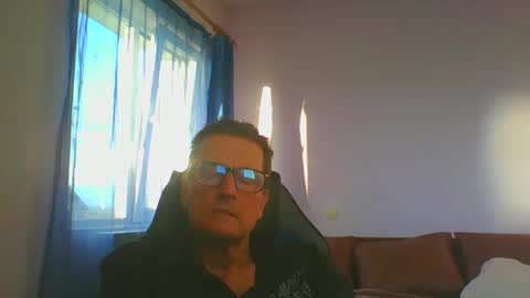 ulmeni7 online show from October 15, 2025, 2:50 pm