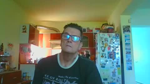 Snapshot of ulmeni7 chatting on June 10, 2026, 6:23 am ulmeni7 online show from June 10, 2026, 6:23 am