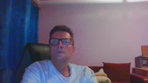 Snapshot of ulmeni7 chatting on June 17, 2026, 7:26 pm ulmeni7 online show from June 17, 2026, 7:26 pm