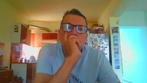 Snapshot of ulmeni7 chatting on June 23, 2026, 6:44 am ulmeni7 online show from June 23, 2026, 6:44 am