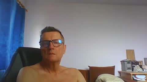 Snapshot of ulmeni7 chatting on July 1, 2026, 2:07 pm ulmeni7 online show from July 1, 2026, 2:07 pm