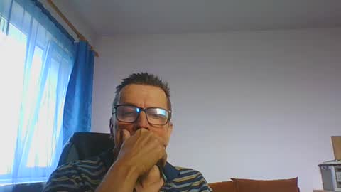 Snapshot of ulmeni7 chatting on July 9, 2026, 10:41 am ulmeni7 online show from July 9, 2026, 10:41 am