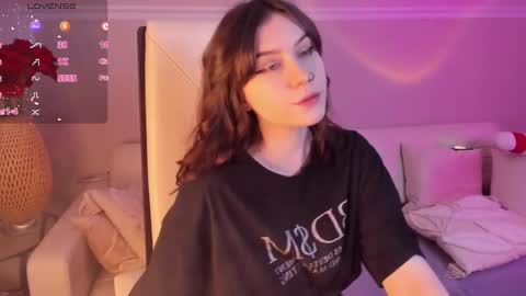 Una  online show from December 6, 2024, 9:32 am