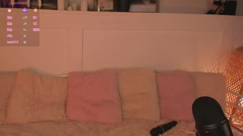 Una  online show from April 12, 2026, 10:42 am