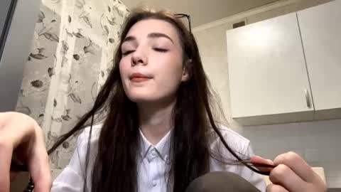 Isobelle lisi online show from December 18, 2025, 1:17 pm