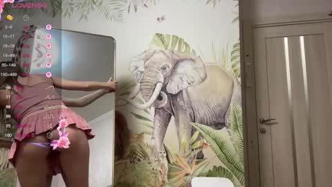 unarks online show from December 1, 2025, 8:25 pm