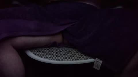 Under the desk online show from December 17, 2025, 10:27 pm