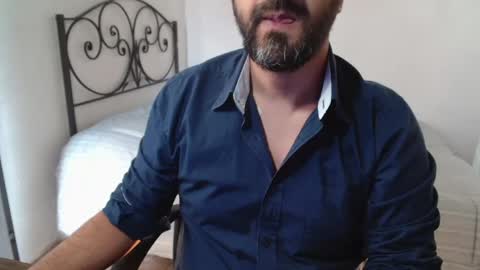 Snapshot of under_thedesk chatting on May 17, 2026, 9:17 am Giov online show from May 17, 2026, 9:17 am