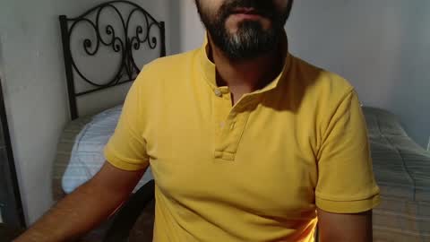 Snapshot of under_thedesk chatting on May 20, 2026, 5:19 pm Giov online show from May 20, 2026, 5:19 pm
