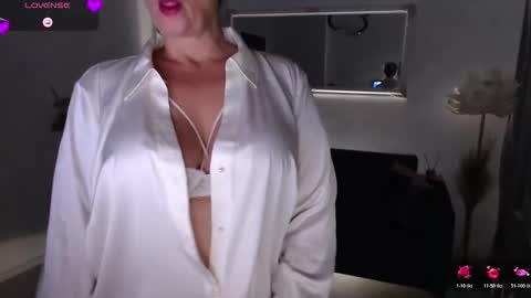 Snapshot of unfulfilledwife chatting on November 10, 2025, 9:08 am Eva online show from November 10, 2025, 9:08 am