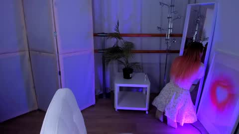 Snapshot of unicent chatting on January 21, 2025, 8:43 pm Call me Mira thumbs up its make me happy online show from January 21, 2025, 8:43 pm