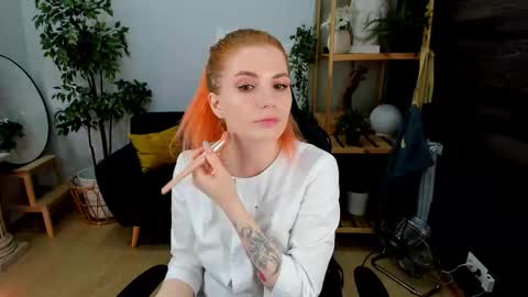 Snapshot of unicent chatting on February 9, 2025, 6:37 pm Call me Mira thumbs up its make me happy online show from February 9, 2025, 6:37 pm