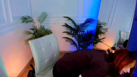 Snapshot of unicent chatting on November 16, 2025, 8:47 pm Call me Mira thumbs up its make me happy online show from November 16, 2025, 8:47 pm