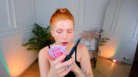 Snapshot of unicent chatting on November 30, 2025, 8:46 pm Call me Mira thumbs up its make me happy online show from November 30, 2025, 8:46 pm