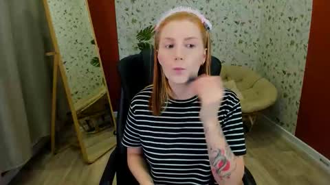 Snapshot of unicent chatting on December 21, 2025, 8:49 pm Call me Mira thumbs up its make me happy online show from December 21, 2025, 8:49 pm