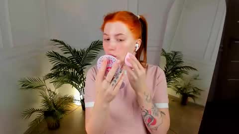 Snapshot of unicent chatting on January 11, 2026, 10:48 pm Call me Mira thumbs up its make me happy online show from January 11, 2026, 10:48 pm