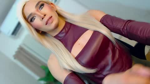 Miss Andrea online show from April 1, 2026, 5:54 pm