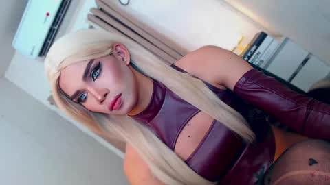 Miss Andrea online show from April 15, 2026, 7:58 pm