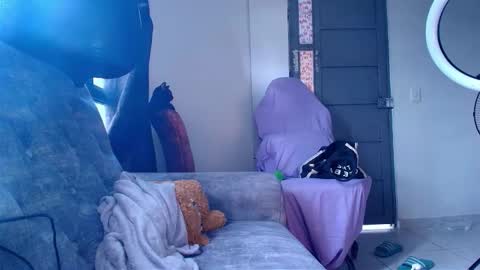 new INSTA   online show from November 16, 2025, 7:52 pm