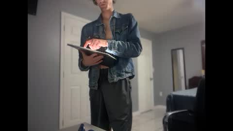 Snapshot of unverifiedbwc chatting on December 5, 2025, 4:43 am Stepbro online show from December 5, 2025, 4:43 am