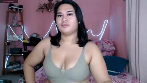 Snapshot of ur_baby_rebbecca chatting on July 19, 2026, 10:02 pm SINGLE online show from July 19, 2026, 10:02 pm