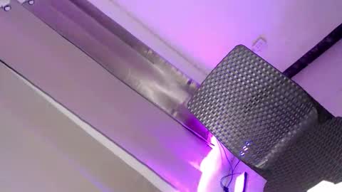 ur_caroline18 online show from October 4, 2025, 11:41 am