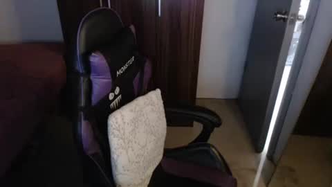 Vee online show from February 1, 2026, 3:16 am