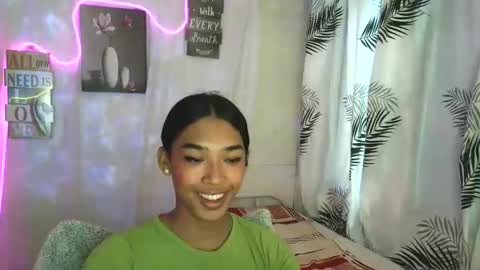 ur_dazzlingmorenaxx online show from April 17, 2026, 3:31 am