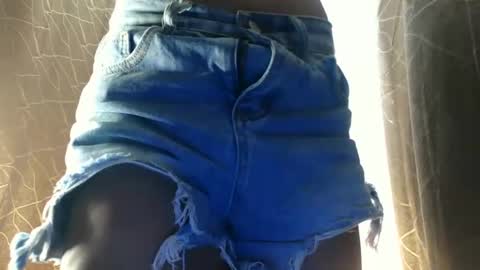 Snapshot of ur_perfectgirlmsa chatting on December 23, 2024, 3:01 pm Ms. A lets go pass or pvt show online show from December 23, 2024, 3:01 pm