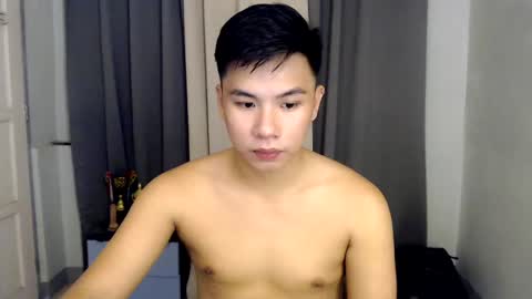 Snapshot of urasian_hardcockxx chatting on February 17, 2025, 6:42 am milly online show from February 17, 2025, 6:42 am