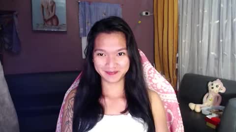 NEWRA  ALLISON online show from November 25, 2025, 5:57 pm