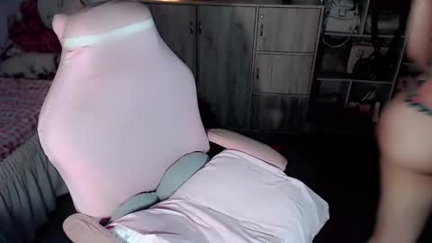 MONICA DEMONYETA online show from October 21, 2025, 12:44 am