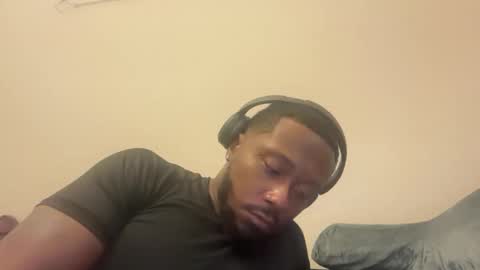 Snapshot of urbandick5 chatting on February 14, 2026, 7:43 pm urbandick5 online show from February 14, 2026, 7:43 pm