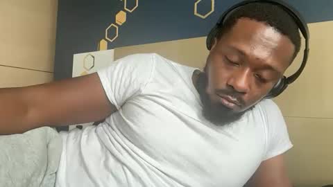 Snapshot of urbandick5 chatting on February 21, 2026, 5:03 pm urbandick5 online show from February 21, 2026, 5:03 pm