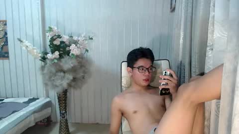 urdreamboy_doms online show from April 22, 2026, 5:58 pm