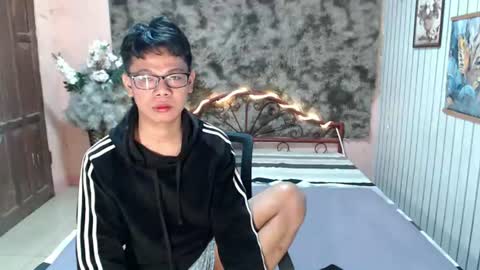urdreamboy_doms online show from June 21, 2026, 5:04 pm