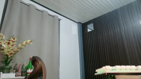 urfave_bbgirl online show from December 14, 2025, 10:42 am