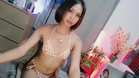 Rianne online show from April 10, 2026, 8:13 pm