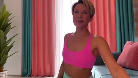 Jenny online show from November 6, 2025, 9:54 am