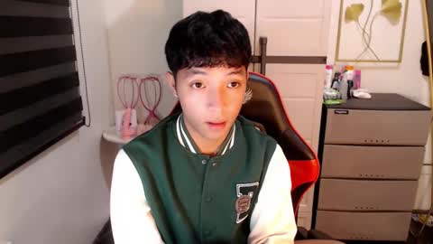 Ethan online show from April 19, 2026, 4:06 pm