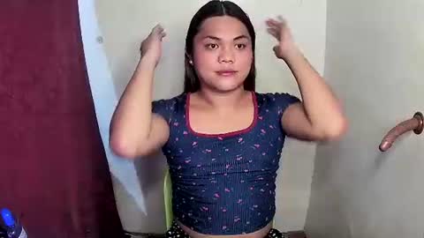 urhottie_bella online show from December 5, 2025, 9:29 am