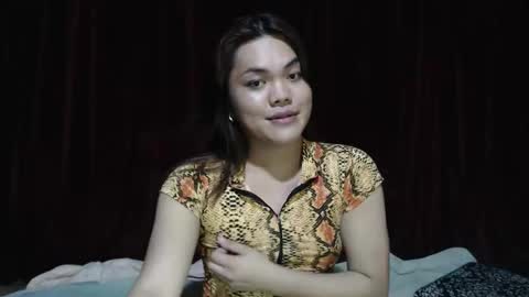 urhottie_bella online show from June 2, 2026, 1:13 pm